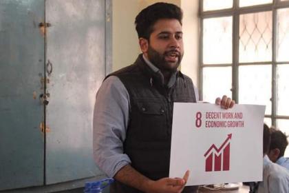 Pakistani youth uses e-health to change rural lives