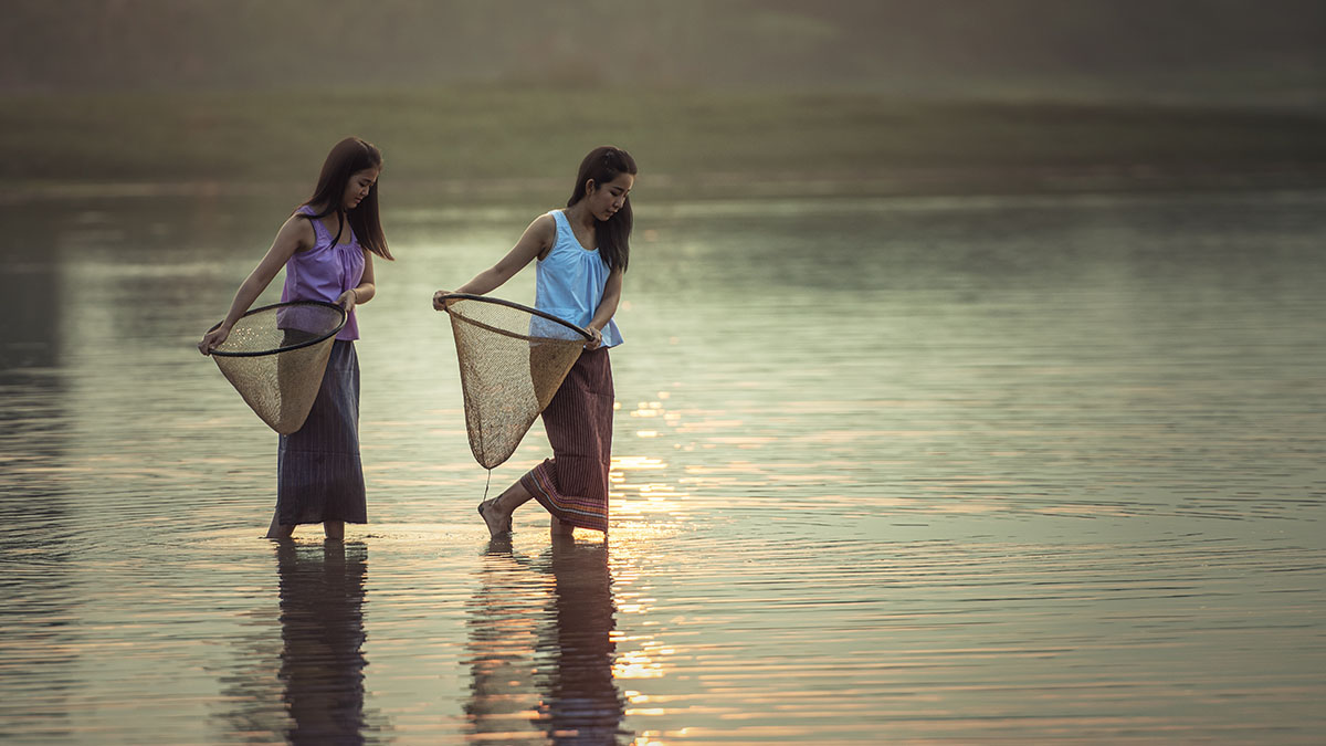 Two women fisherpeople