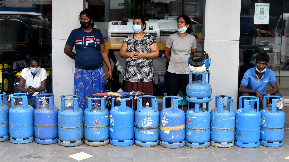 People queue for gas in Sri Lanka.