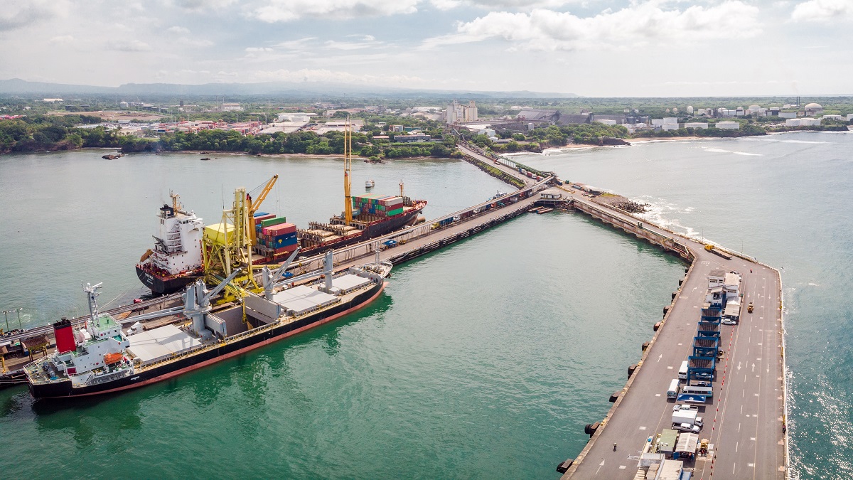 © Shutterstock/Daniel Humberto Umana | An aerial view of the Port of Acajutla in El Salvador.