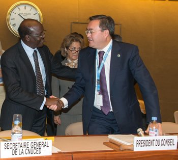 UNCTAD Secretary-General Mukhisa Kituyi thanks H.E. Ambassador Mukhtar Tileuberdi, outgoing President of the Trade and Development Board