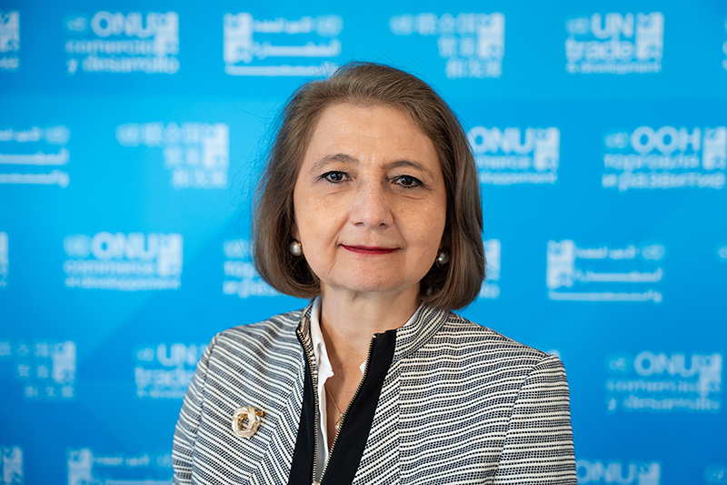 Luz Maria de la Mora, Director