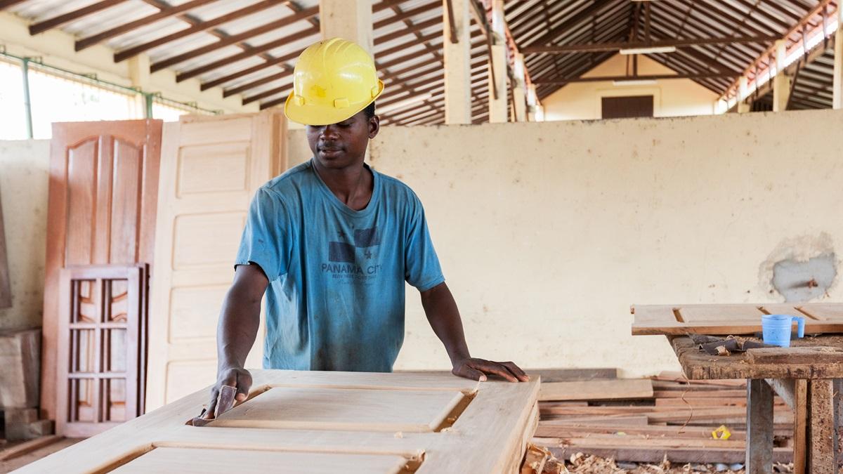 Cover image for Angola bets on small businesses to help transform its economy