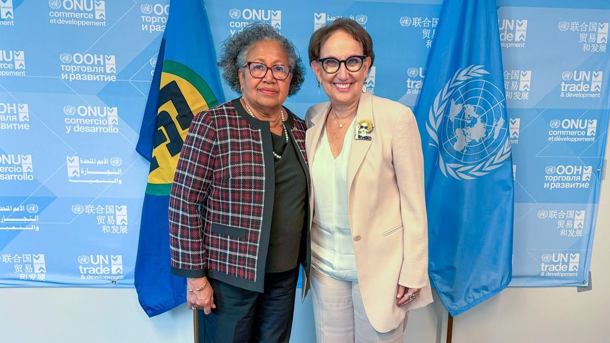 Secretaries-General Rebeca Grynspan (right) and Carla Barnett (left) met in New York during the high-level week of the 80th session of the UN General Assembly.