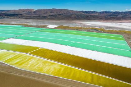 La equidad y la justicia son claves para la transición energética, según panel de la ONU