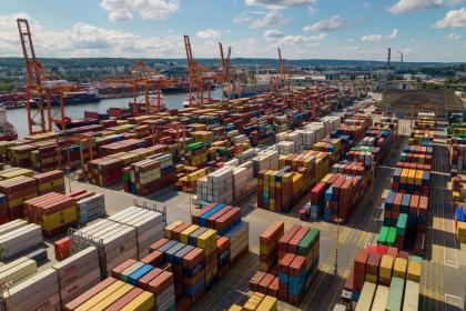 Le commerce mondial en 2025 : une résilience sous pression