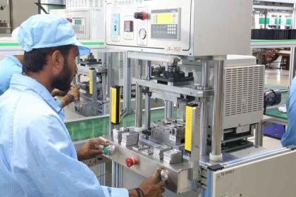 Global trade to hit record $35 trillion despite slowing momentum