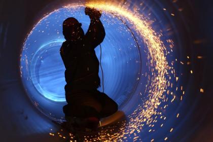 Global growth holds up, but investment and uncertainty weigh on the outlook