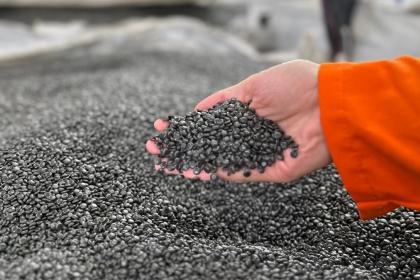 Oil shocks ripple through plastics, but trade barriers hold back their greener alternatives 